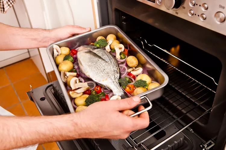 How to Get Fish Smell Out of Microwave